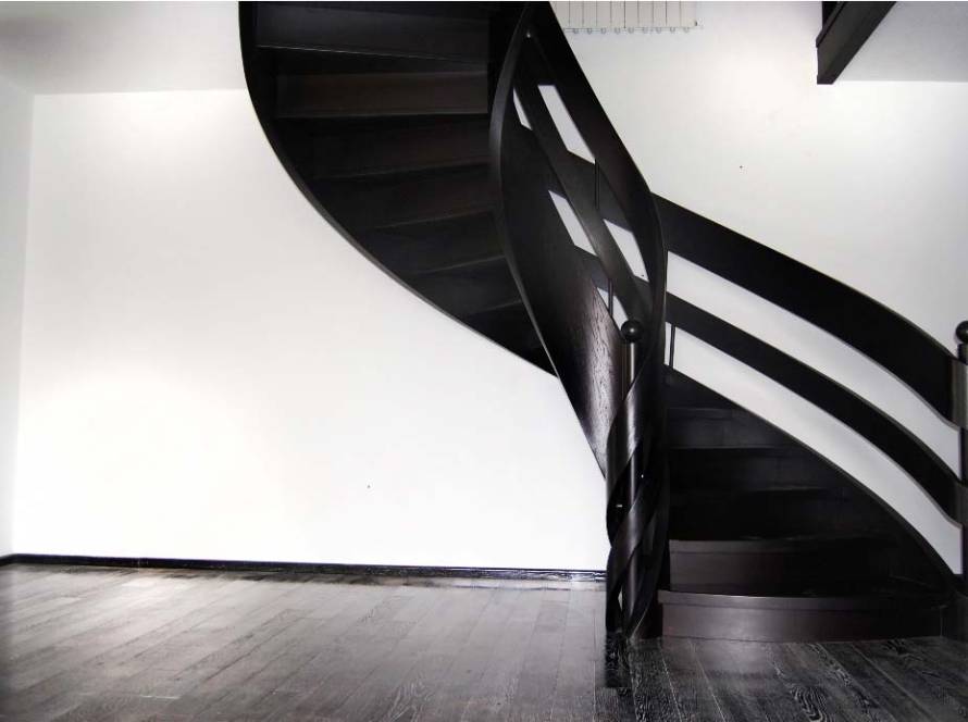 Schody wstęgowe z drewna Wenge czarne